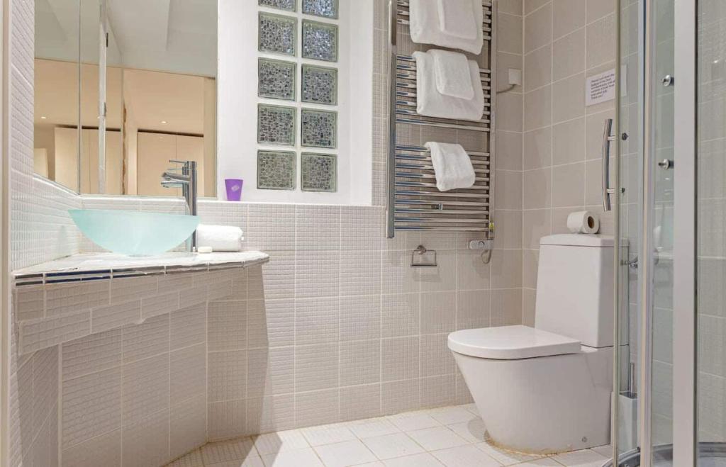 Modern 2BD Apartment 14 mins to the Eiffel Tower - 3