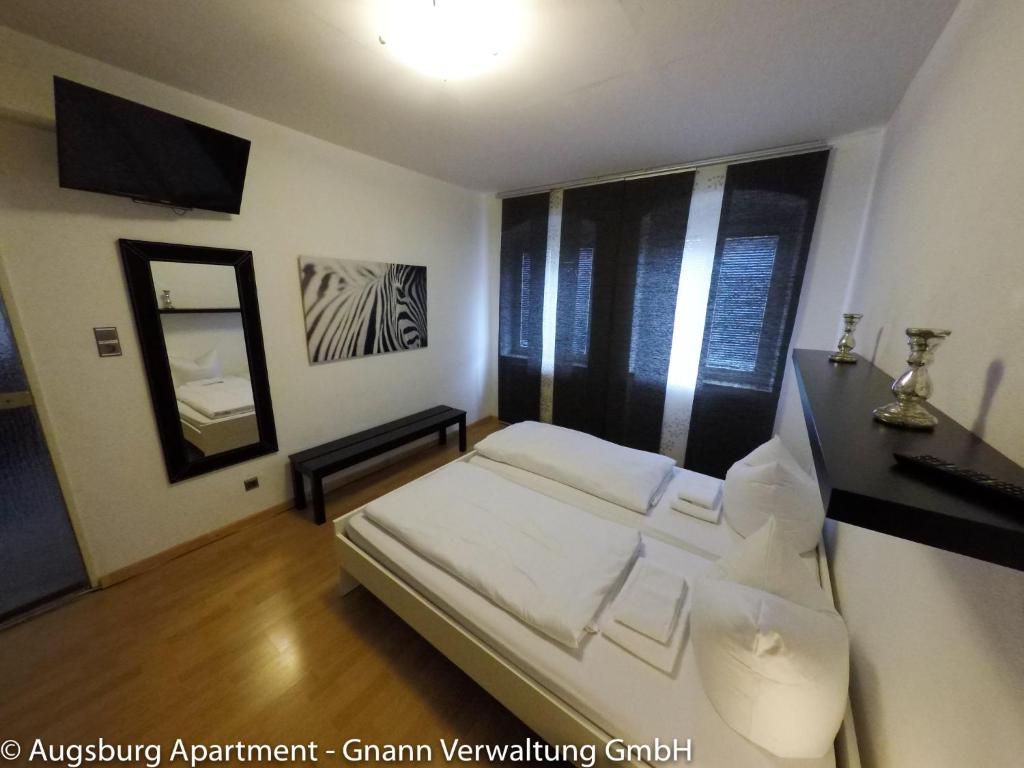 Brecht Apartments - 2