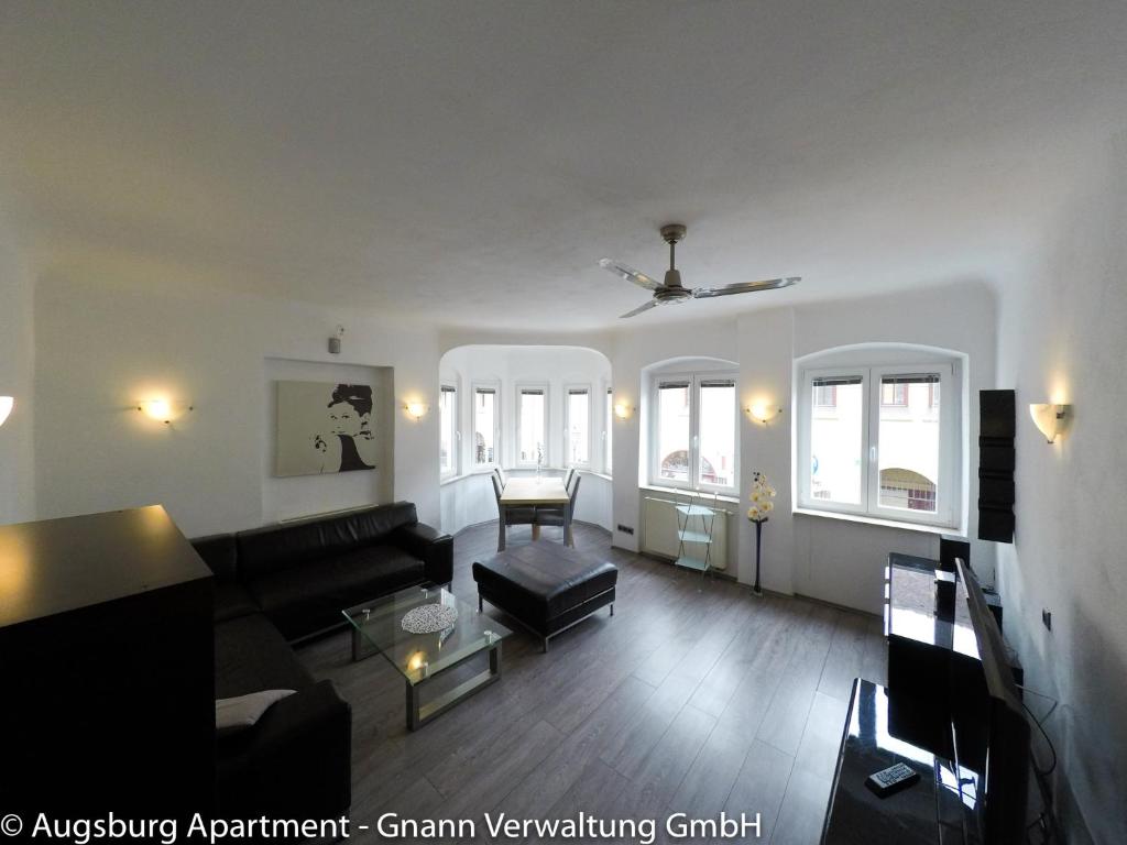 Brecht Apartments - 4