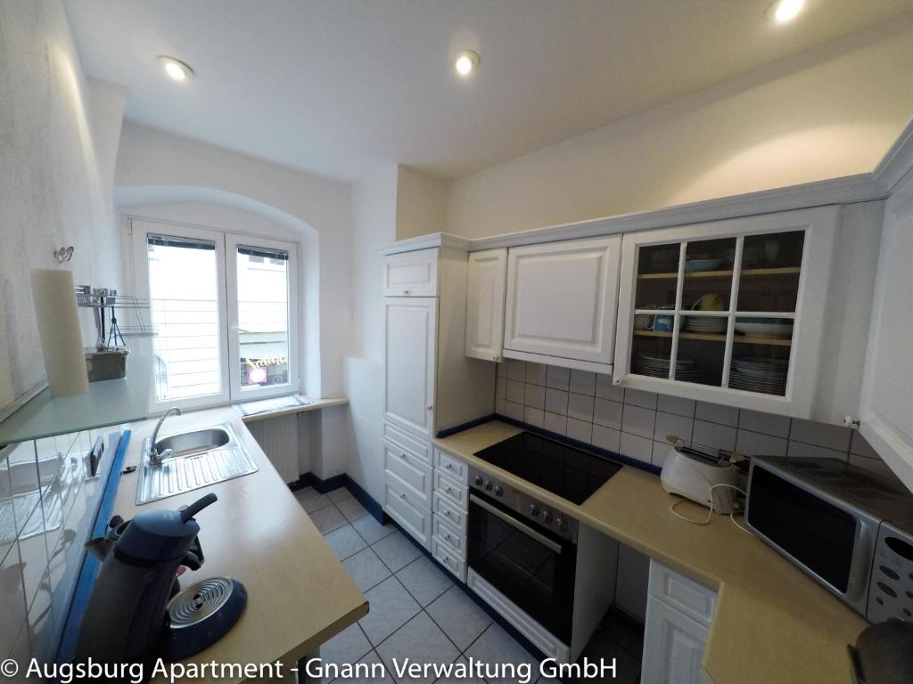 Brecht Apartments - 3