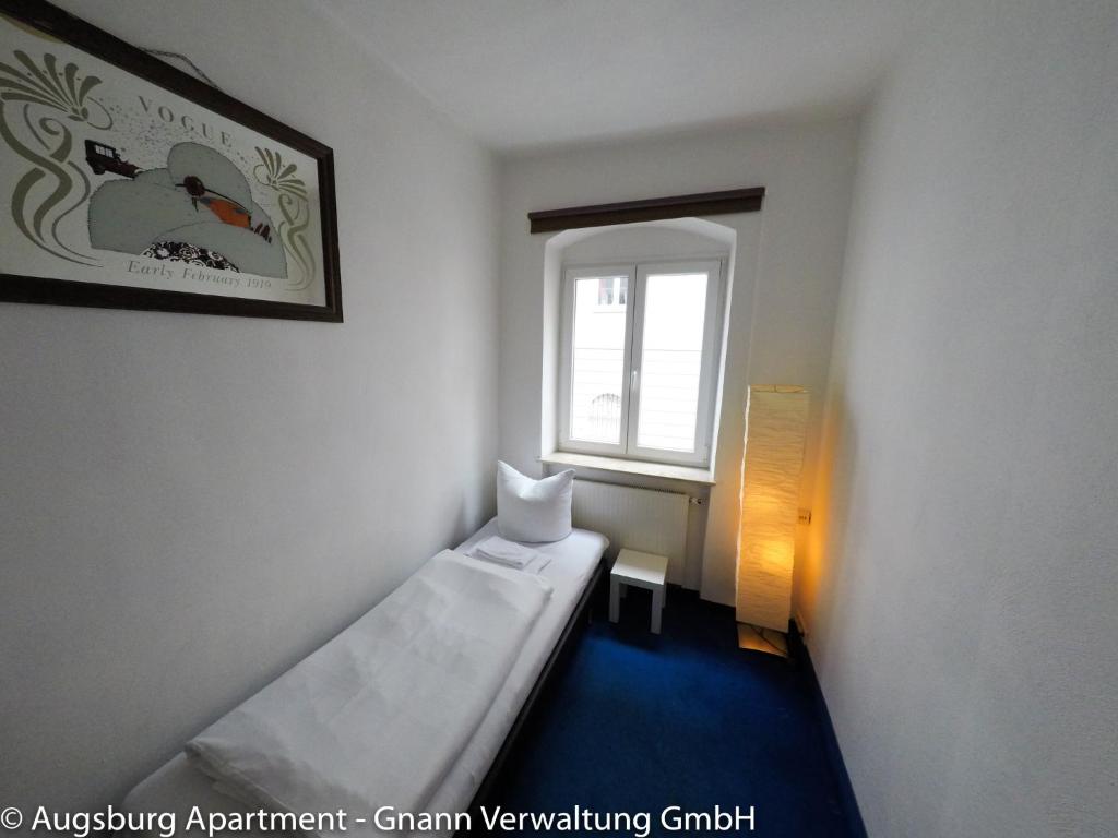 Brecht Apartments - 5