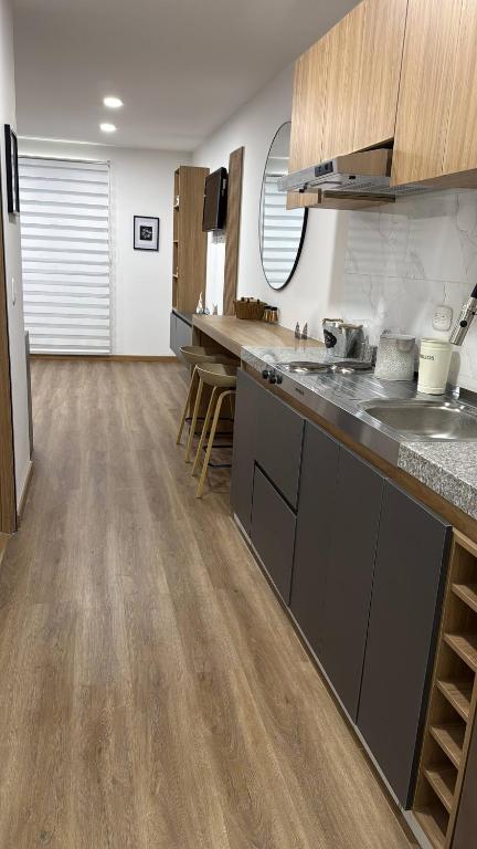 Beautiful Loft 5 minutes from the Airport - 2