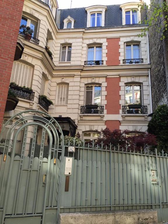 1-square-du-docteur-blanche-paris-16-guest-house-deals-photos