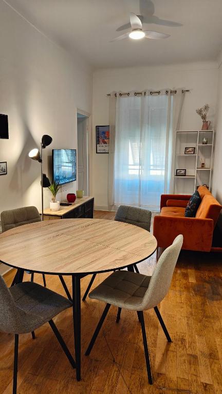 Authentic Nice Port Apartment - Walk Everywhere - 2