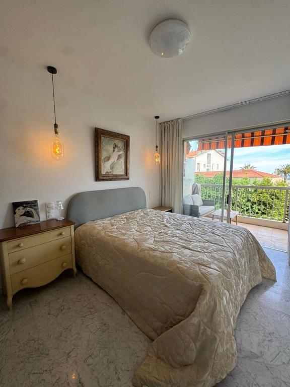 Elegant Riviera Apartment with Large Sunny Terrace - 5
