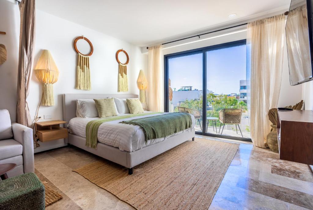 Stunning New Studio with Rooftop Pool - 3