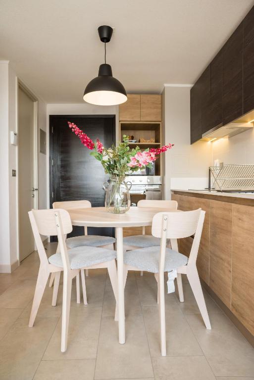 Charming 2BR Retreat for Five in Lively Nunoa - 5