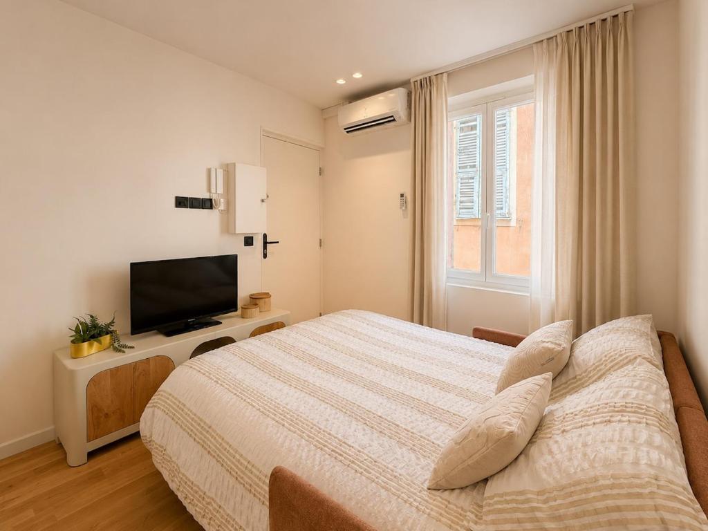 Elegant Studio - 5
