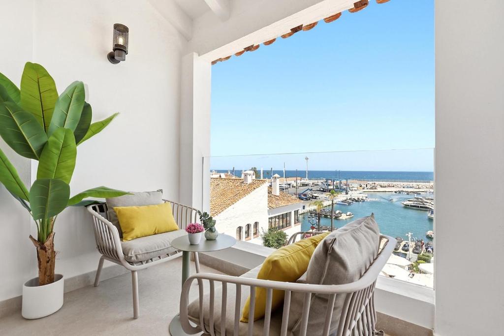 Modern Puerto Banus Frontline Penthouse - 3
