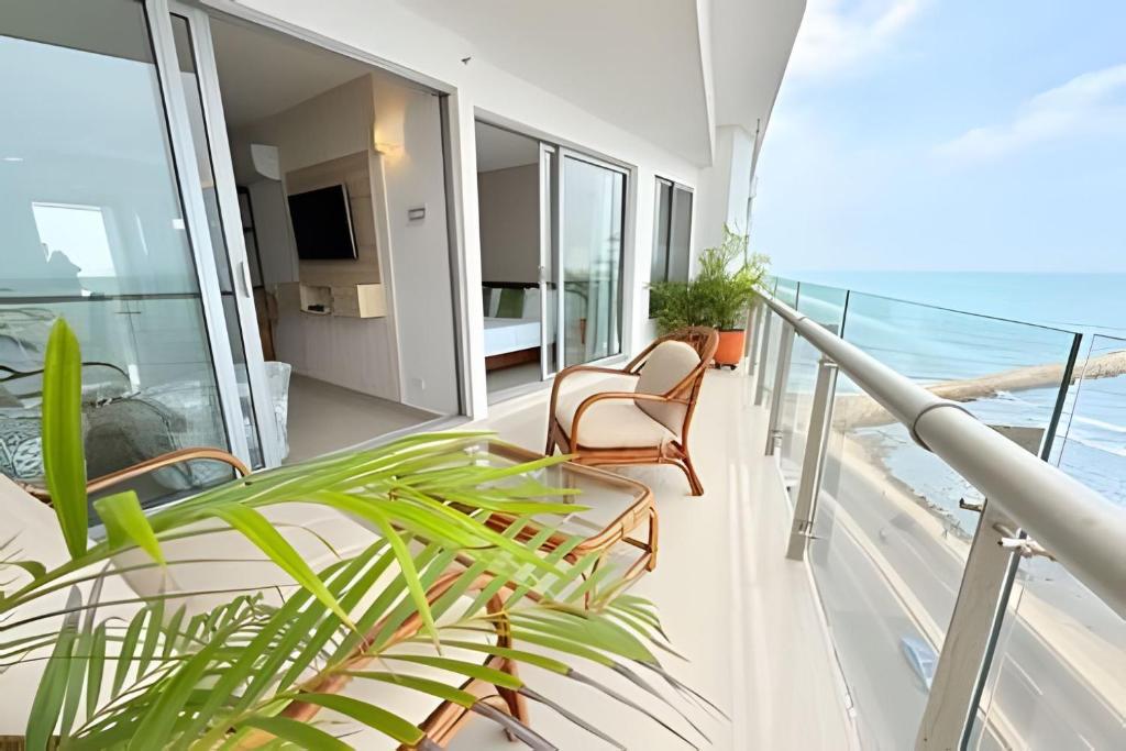 Sunset Oceanfront+ Gym Jacuzzi - 1