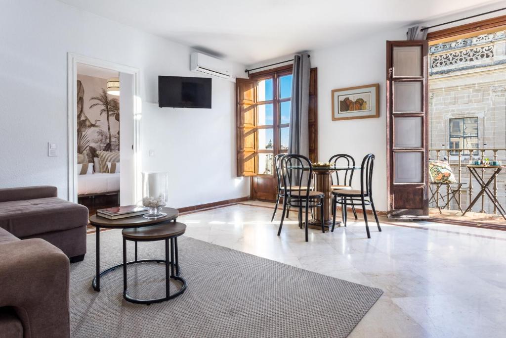 Avenida de la Constitucion by Home at Homes - 2