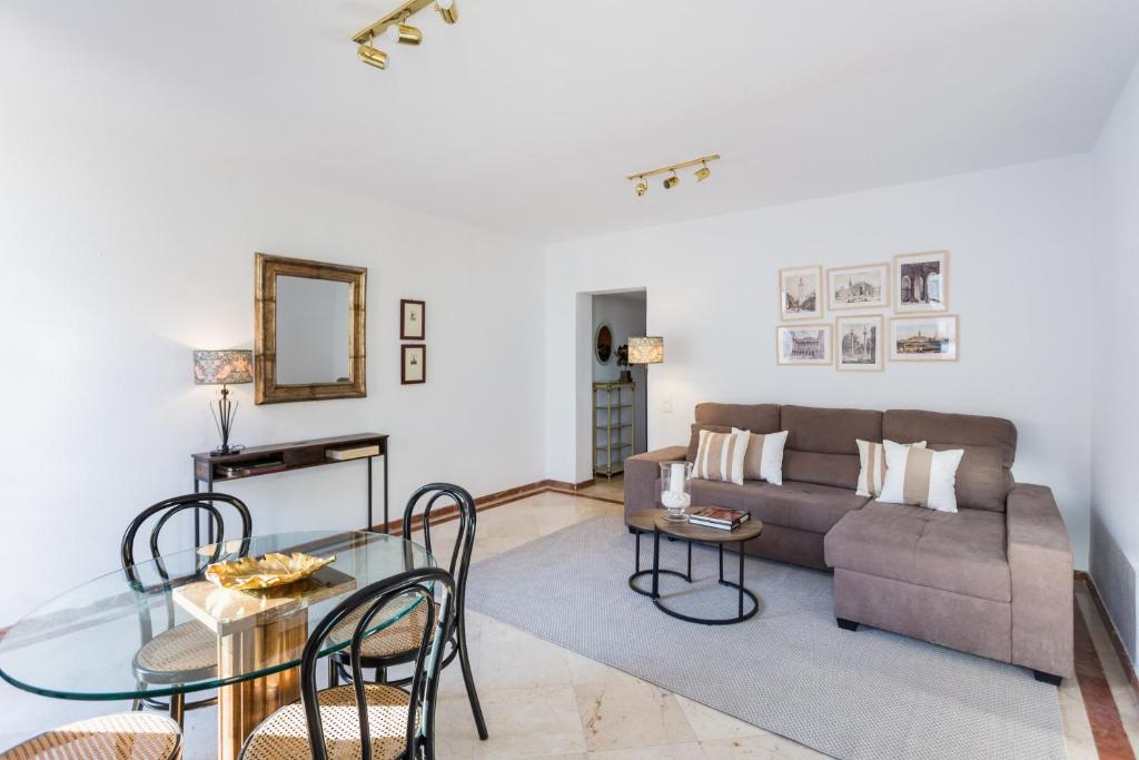 Avenida de la Constitucion by Home at Homes - 4