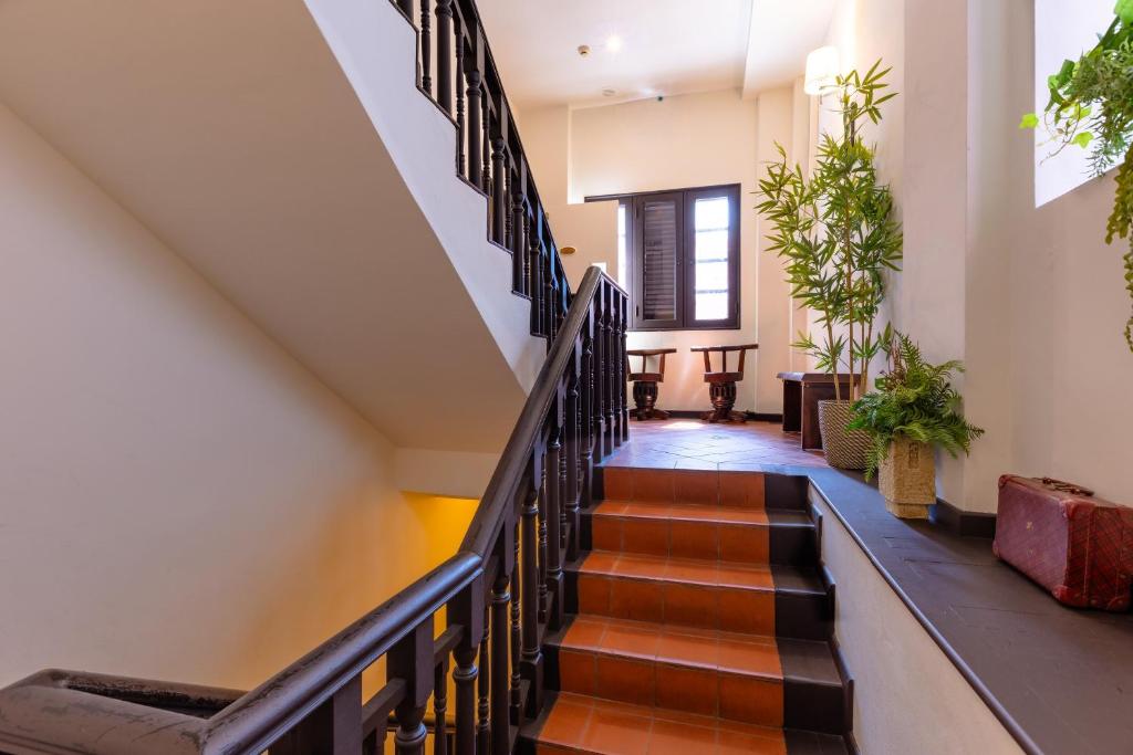 iNN at Temple St by Q Loft Newly Renovated