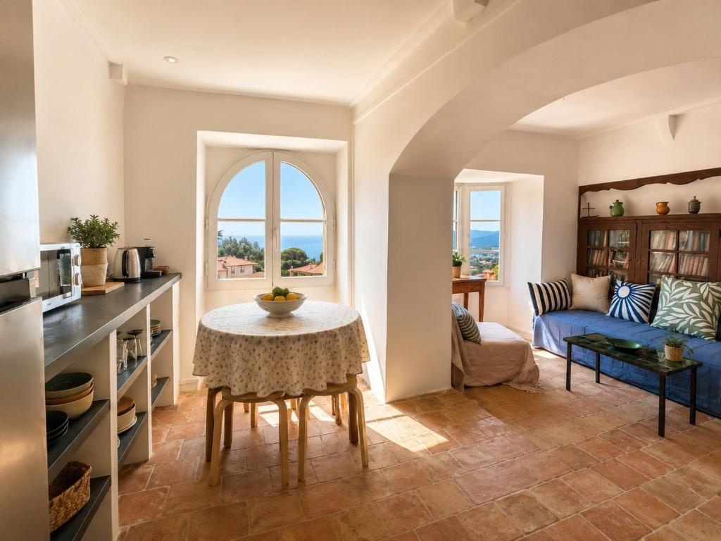 Au Levant, Maison de village de charme, vue mer - 2