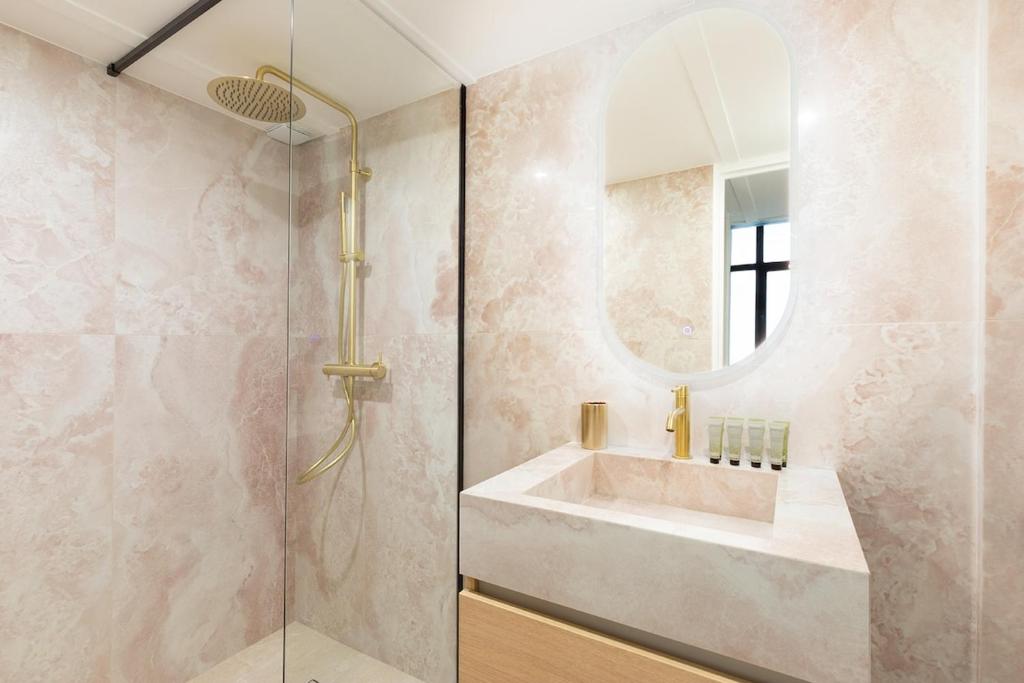 Luxury Apartment with AC in Paris City Center - 2