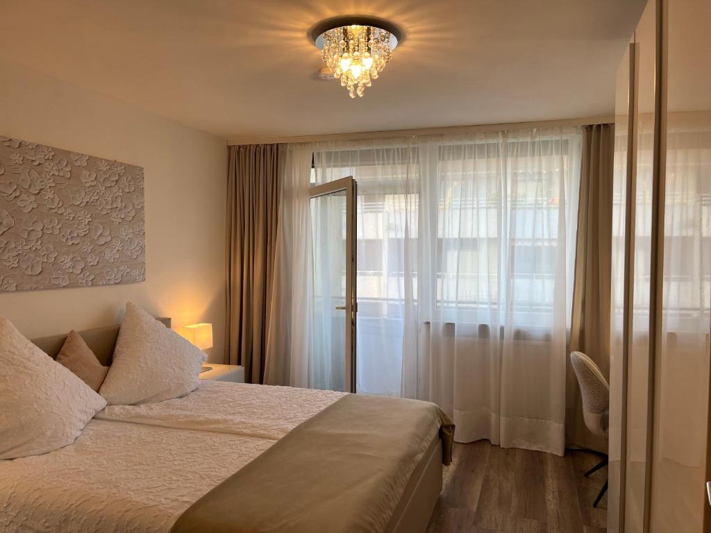 Großzügig geschnittene, helle, schöne Wohnung in Toplage - 2