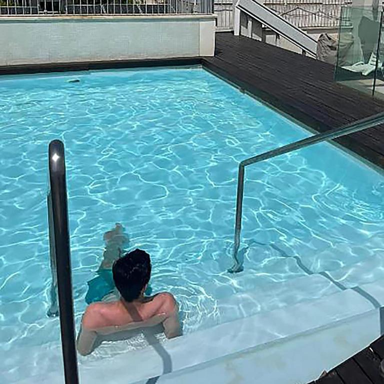 BONITO APARTAMENTO a 200 metros del centro de Sevilla con piscina y parking gratis - 1