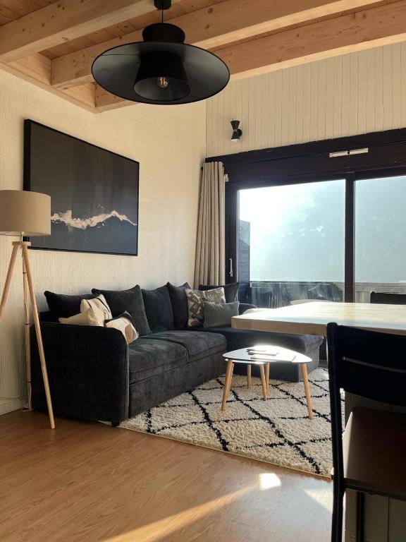 Beautiful Croix chalet ski top - 2