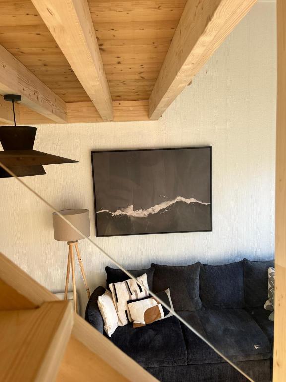 Beautiful Croix chalet ski top - 3