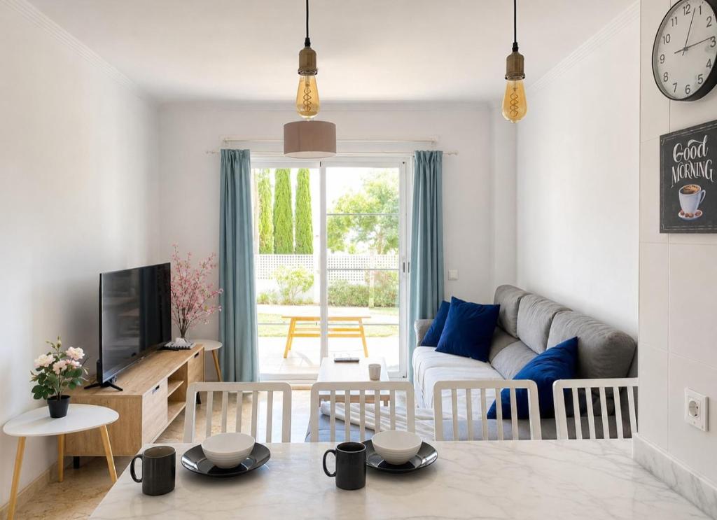 Bright and quiet apartment with a pool - 5
