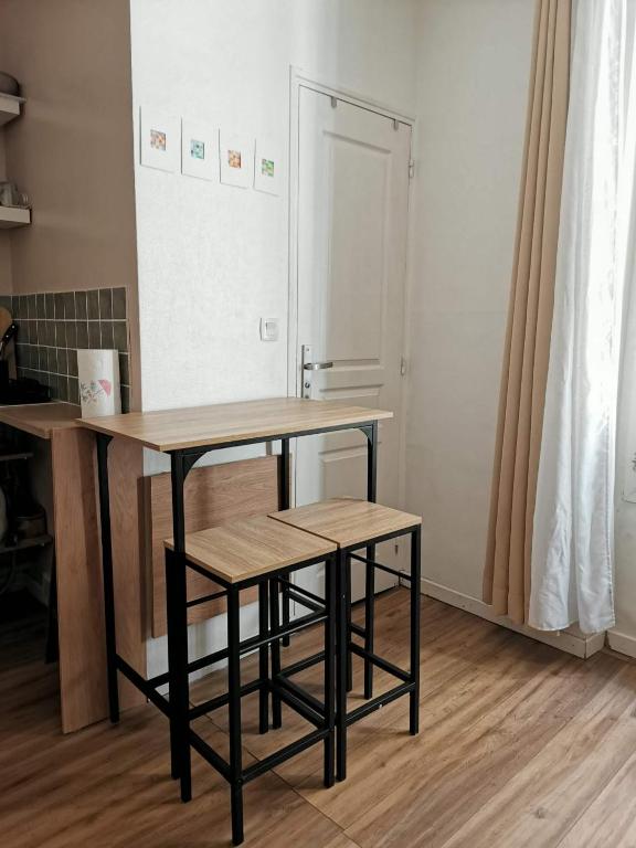 Cosy Studio in Artistic Belleville, Paris - 4
