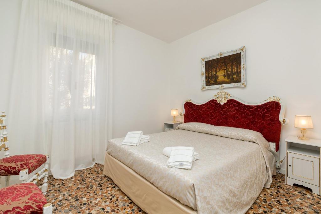 Venice Apartments San Samuele — Hotel in Venice
