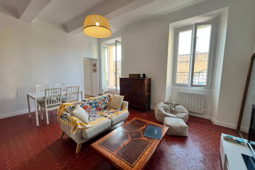 Newly renovated apart in the heart of Old Antibes - 1