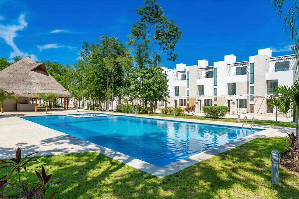 Stylish & bright contemporary 3BD I Pool! - 1