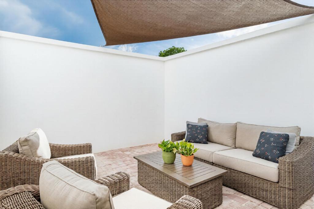 Stylish & bright contemporary 3BD I Pool! - 5