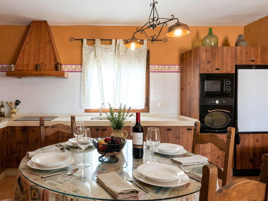 Chalet Piscina Privada vallada cerca del pueblo solo se permite familias y parejas - 4