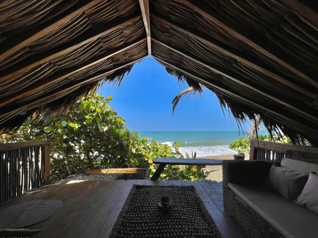 Uvita Playera - Beachfront hut near Tayrona Park - 4