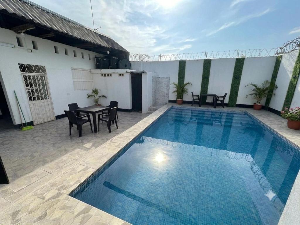 Espectacular casa con piscina privada en el centro de Girardot - 2