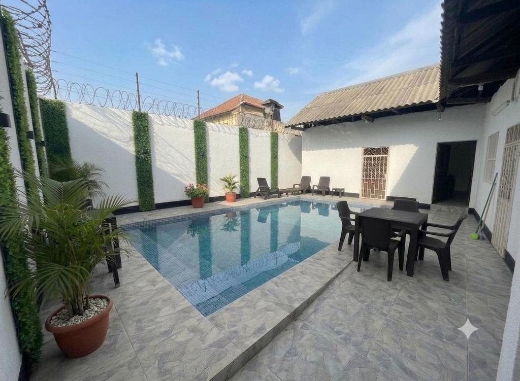 Espectacular casa con piscina privada en el centro de Girardot - 1