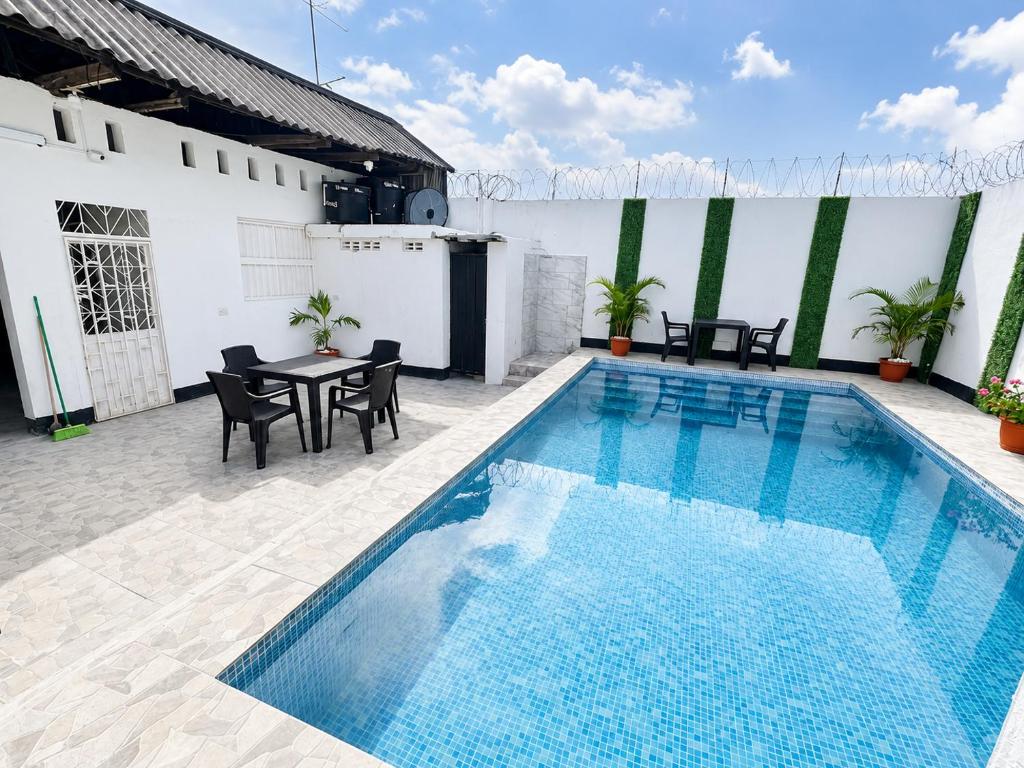 Espectacular casa con piscina privada en el centro de Girardot - 4