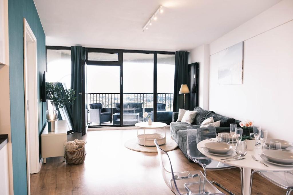 NEU Proud Skyline Suite im Augsburger Hotelturm 2 Balkone - 2