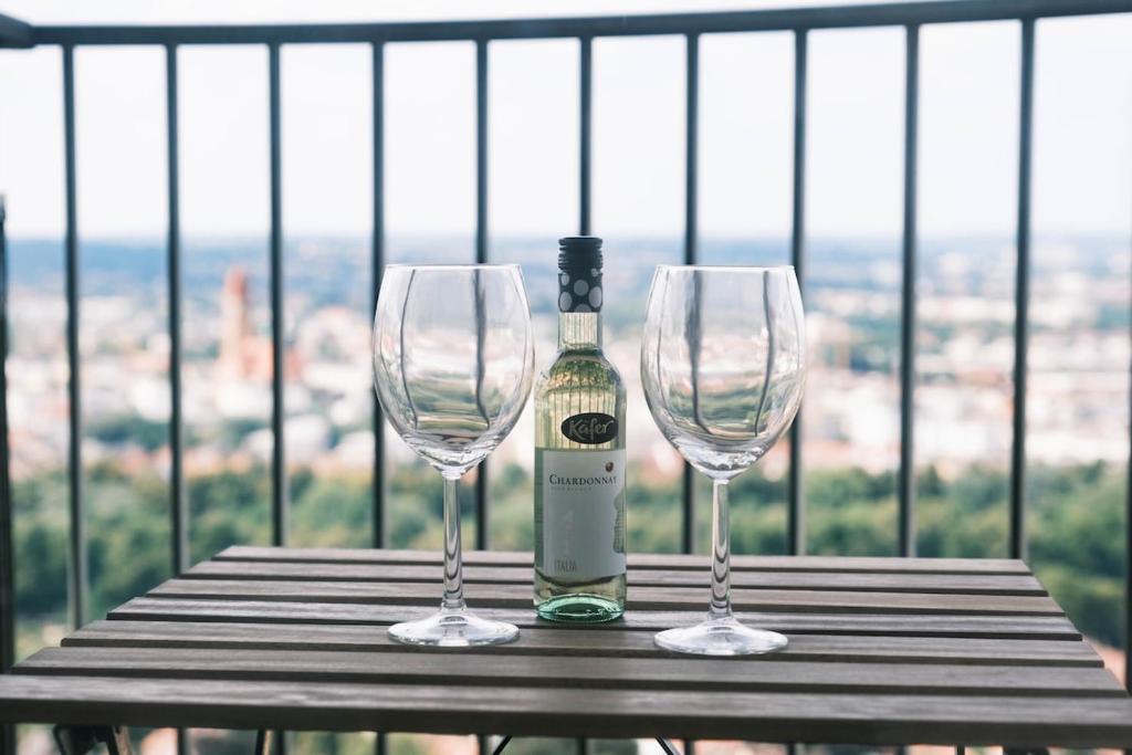 NEU Proud Skyline Suite im Augsburger Hotelturm 2 Balkone - 3