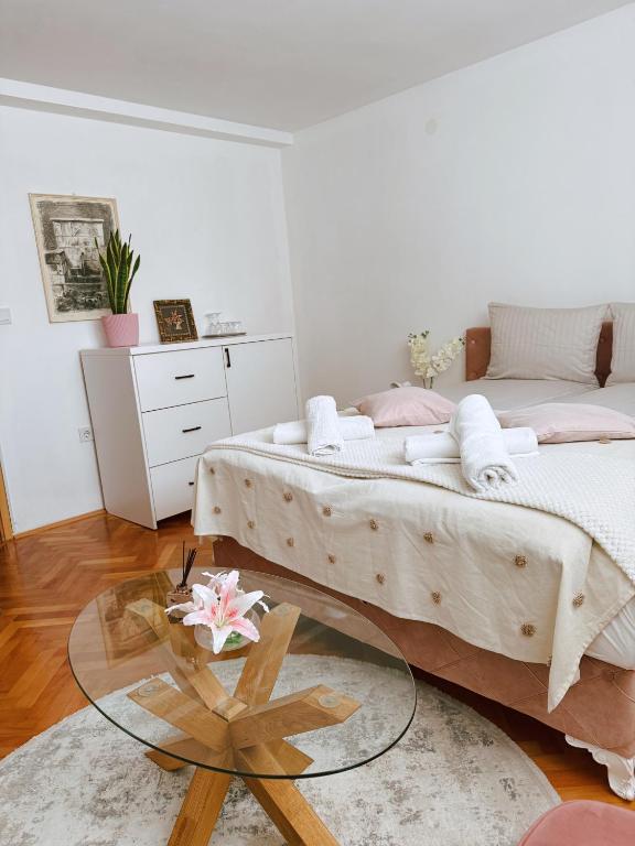 Cozy & Quiet Apartment Sarajevo - 2