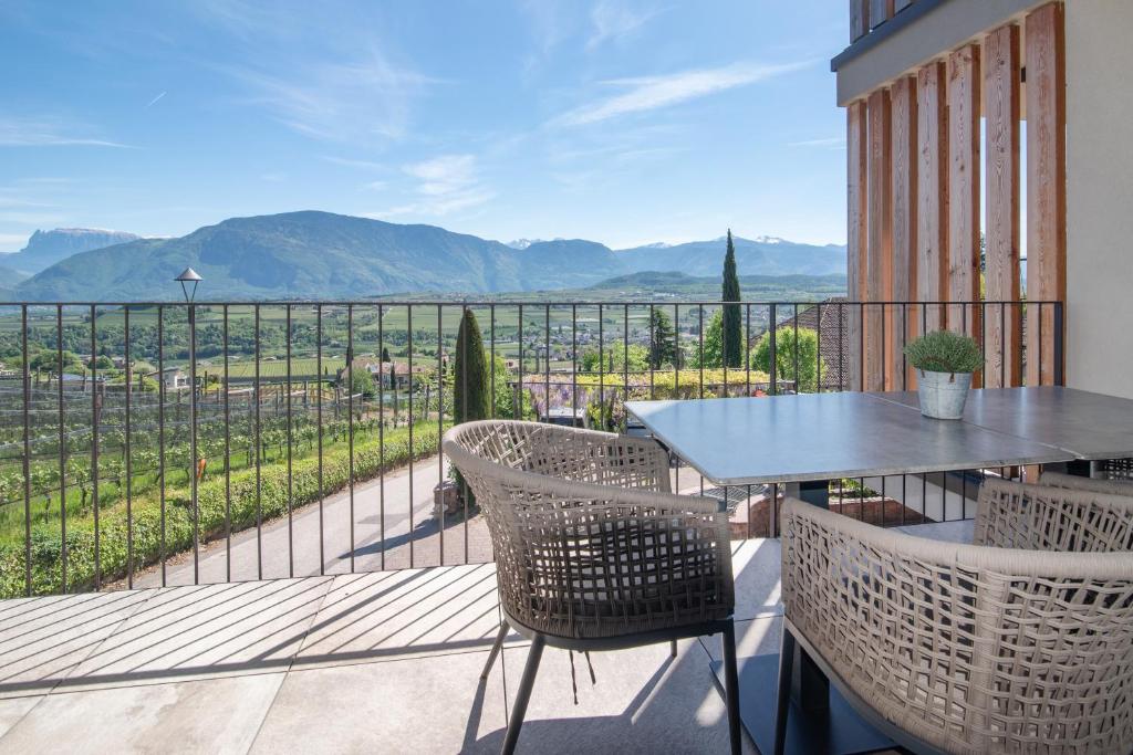 Villa Montis Exclusive Holiday Apartments in Eppan with Spectacular Views of Dolomites and Bolzano Area - 4