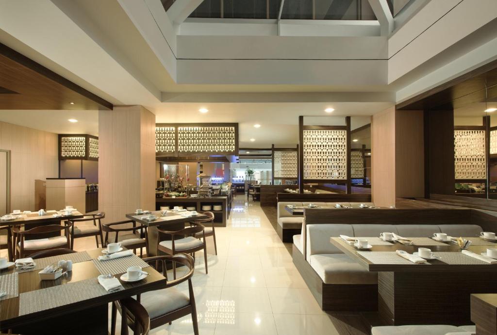 Restaurant, Hotel Chanti Managed by Tentrem Hotel Management Indonesia in Semarang