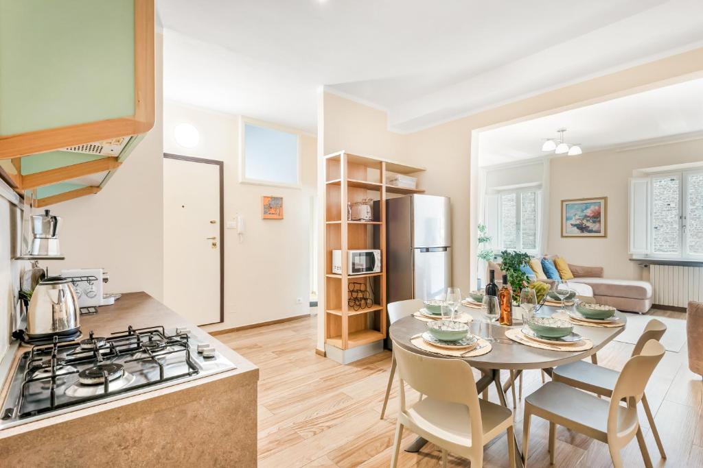 Santa Croce Penthouse, 2 Bedrooms with a View of the Basilica - 4