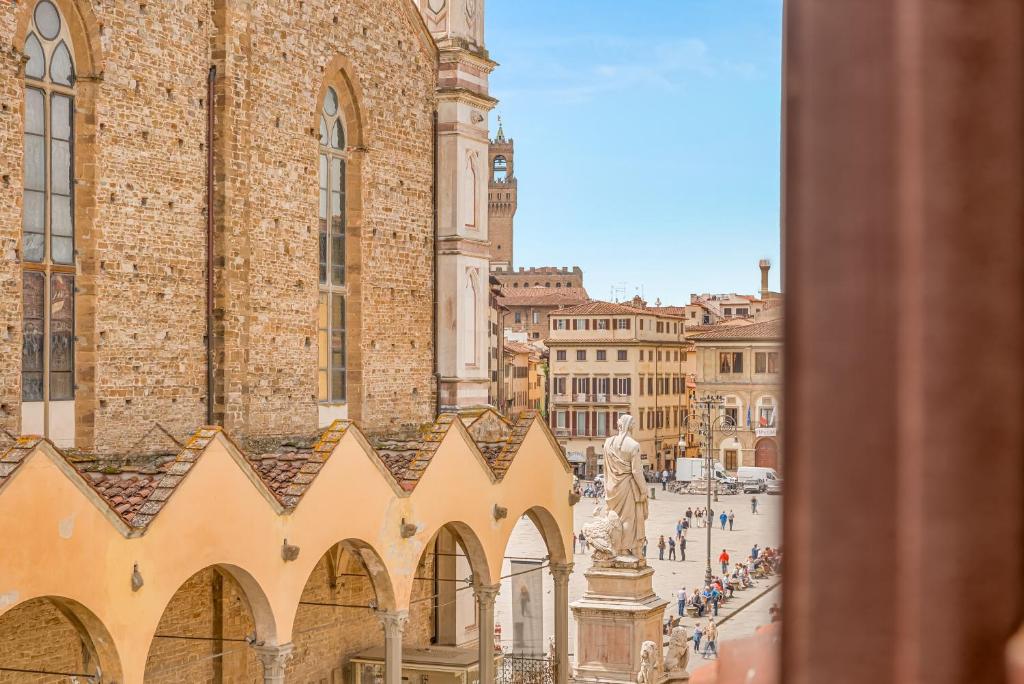 Santa Croce Penthouse, 2 Bedrooms with a View of the Basilica - 3