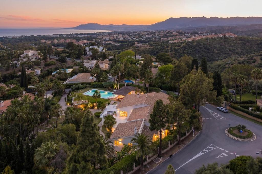 Exceptional Villa in Las Chapas with breathtaking panoramic views! - 5