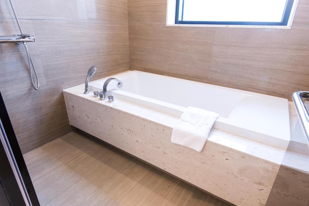 Bathroom, HOTEL NANTA JEJU in Jeju