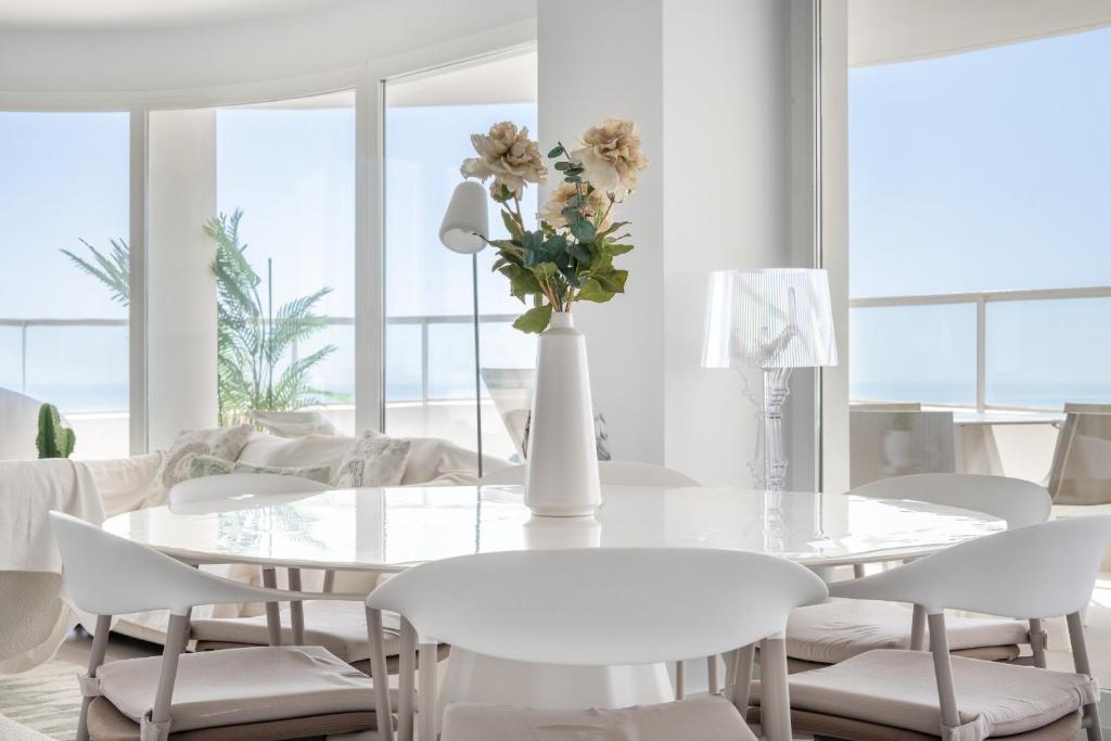 Global Vacacional, Apartamento con piscina privada y terraza con vistas a la costa - 2
