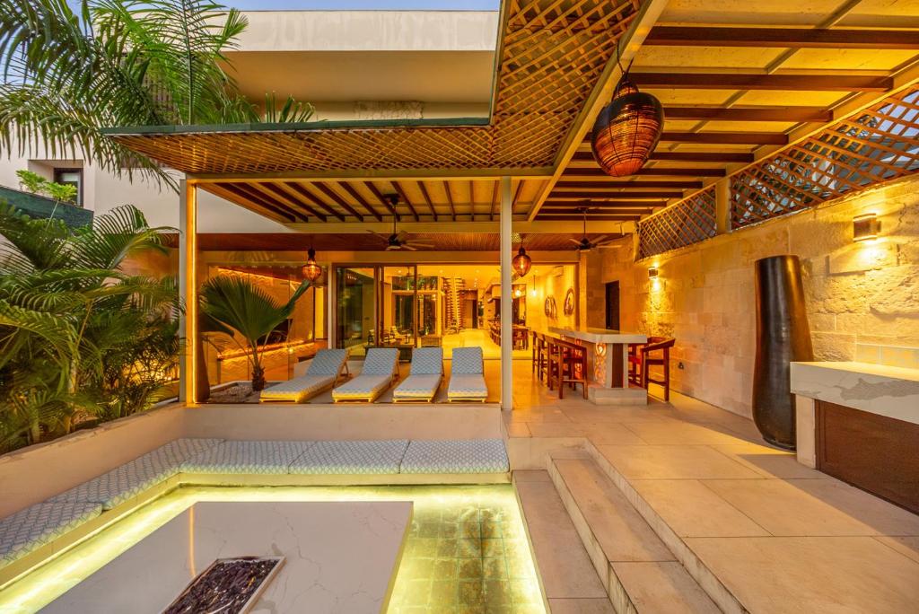 Luxury Villa with Private Pool in Playacar - 4