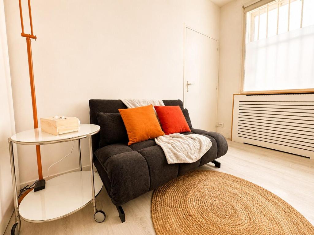 Modern studio in the heart of Paris I Walkable to the Louvre, Notre Dame and Seine - 3