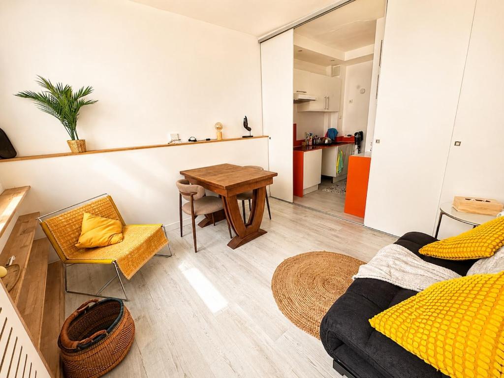 Modern studio in the heart of Paris I Walkable to the Louvre, Notre Dame and Seine - 1