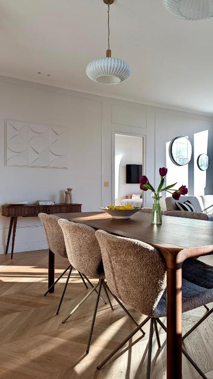A Charming 2-BR2BA - 4