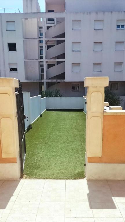 Appartement rénové lumineux avec grande terrasse - 2