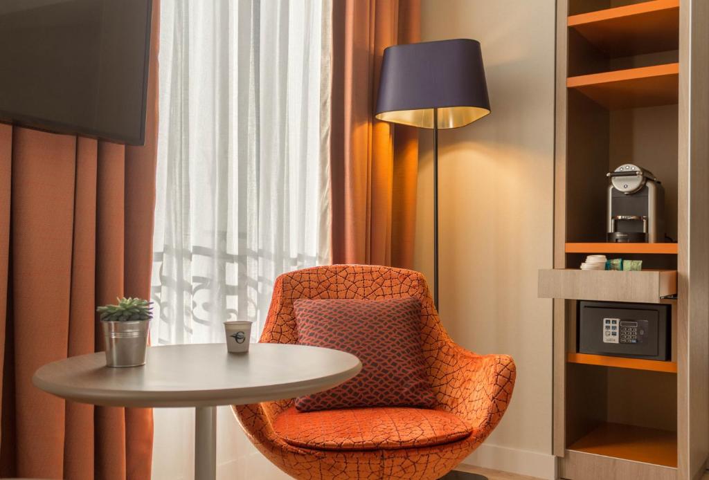 Superior Double Room with Pool and Garden View